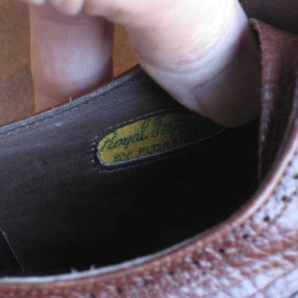 Florsheim Royal Imperial vintage Wingtips size 9 D Made in USA with shoe trees!